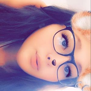 Meet your Posher, Valeria